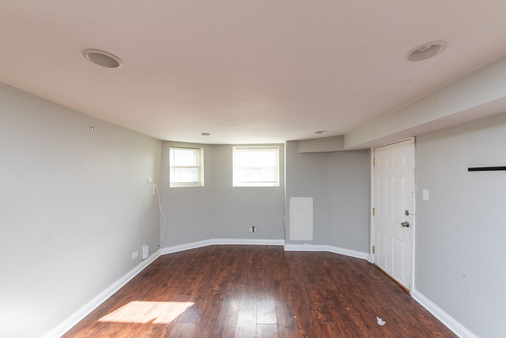 5344 W Eddy Street - Photo 3