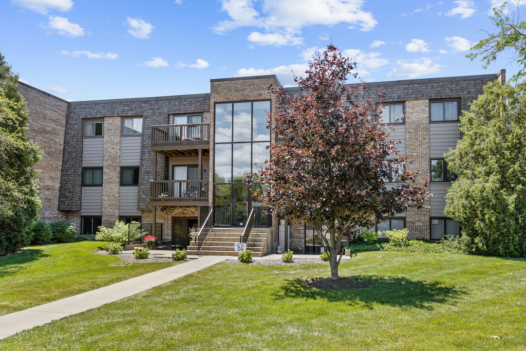 1444 Stonebridge Circle - Photo 0