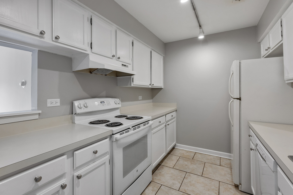 1444 Stonebridge Circle - Photo 2