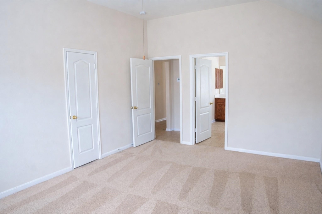 8515 Clarkman Ridge Lane - Photo 11