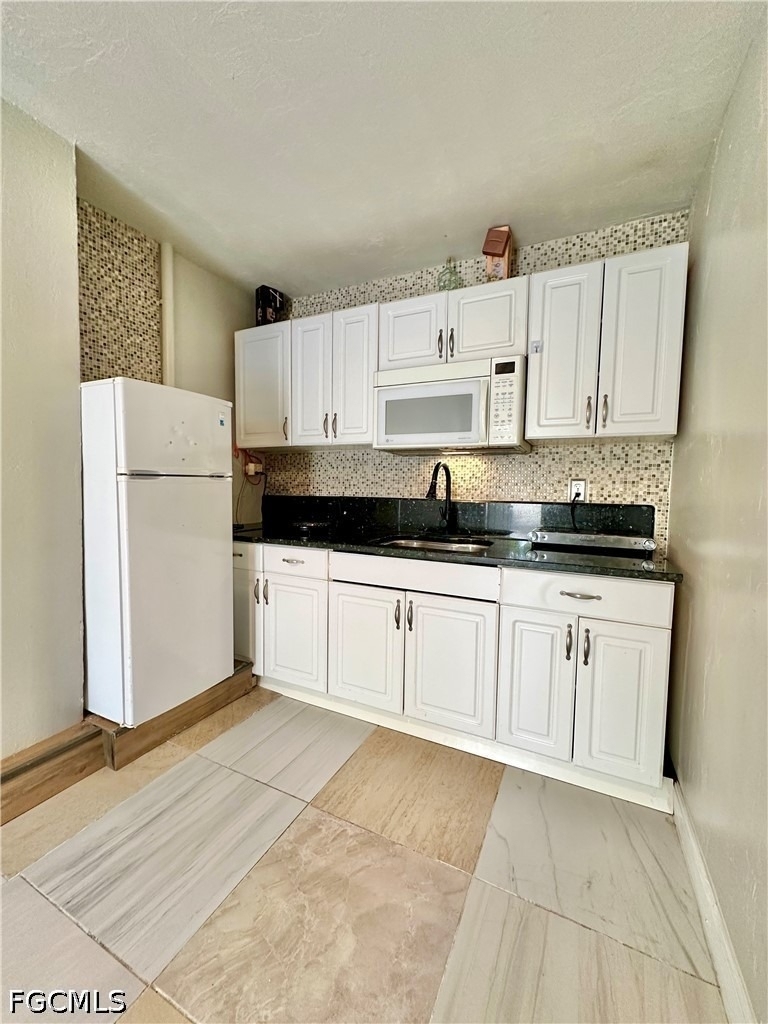 907 Laredo Avenue - Photo 8