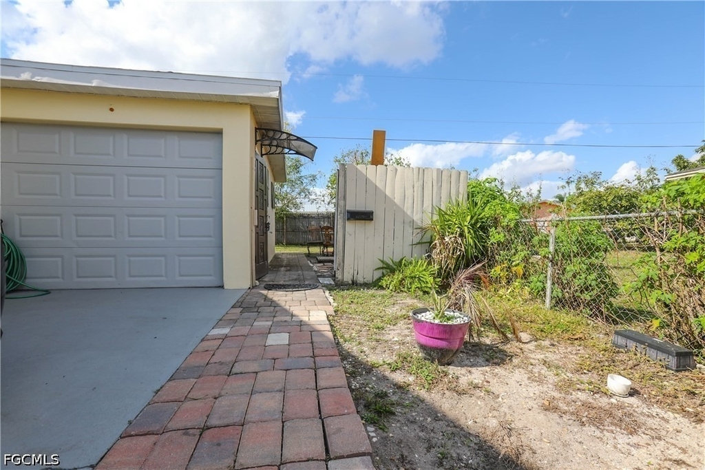 907 Laredo Avenue - Photo 0
