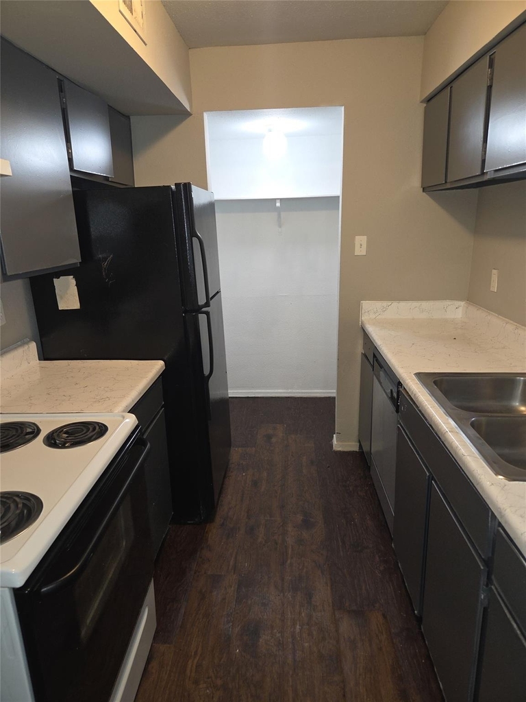 7200 W T C Jester Boulevard - Photo 2