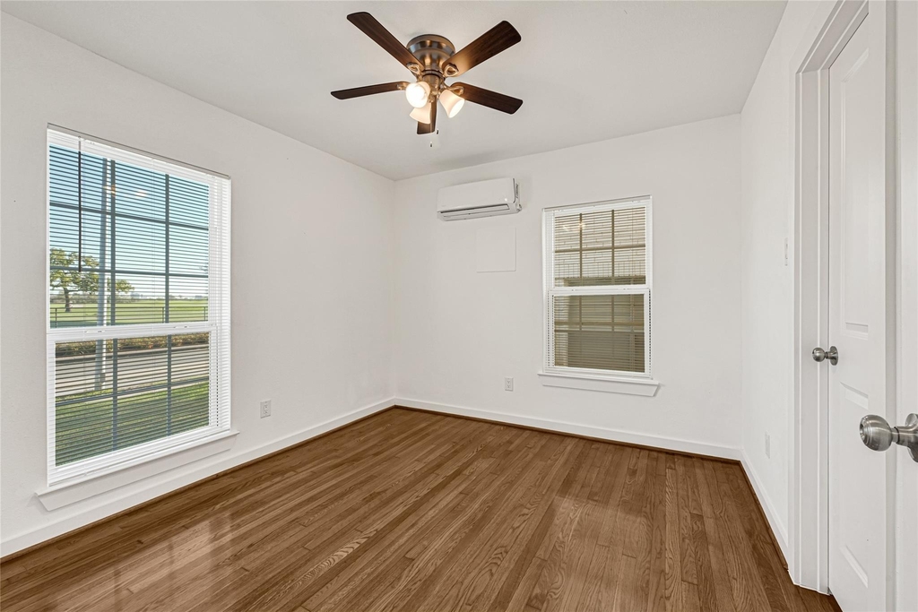 6620 Lawndale Street - Photo 2