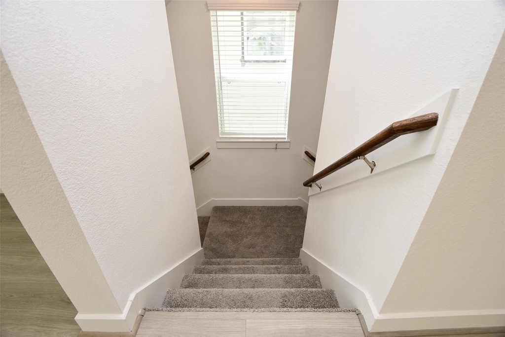 2209 Via Laura Lane - Photo 2