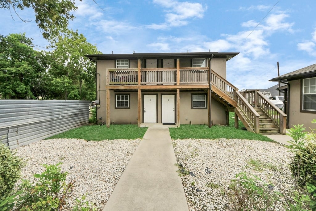 706 Harris Avenue - Photo 1