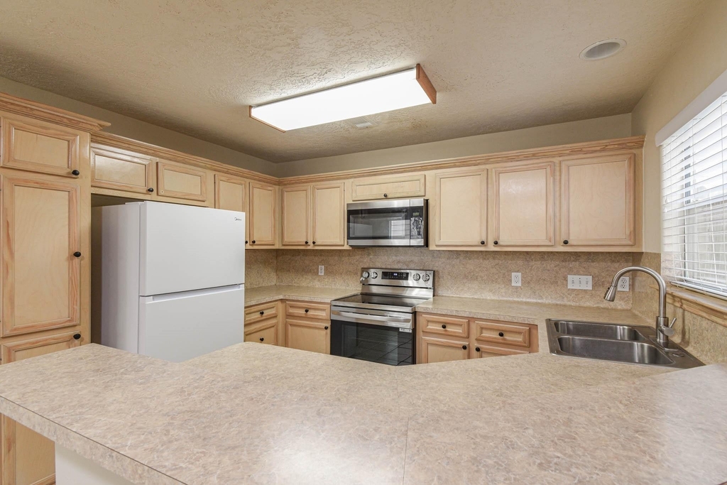 213 Foster Street - Photo 4
