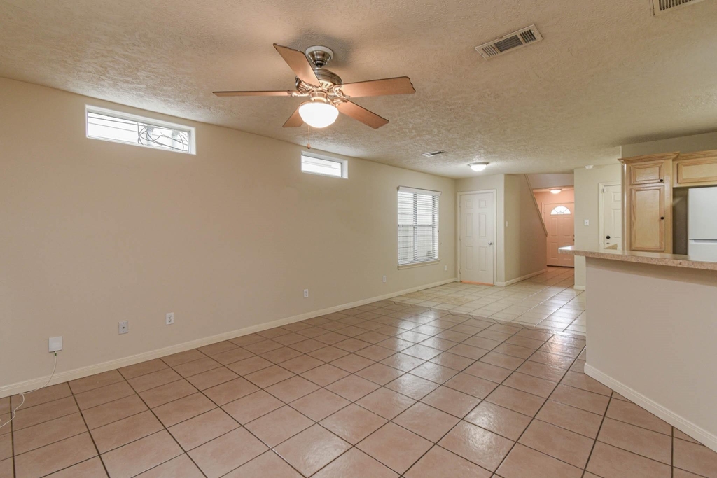 213 Foster Street - Photo 3