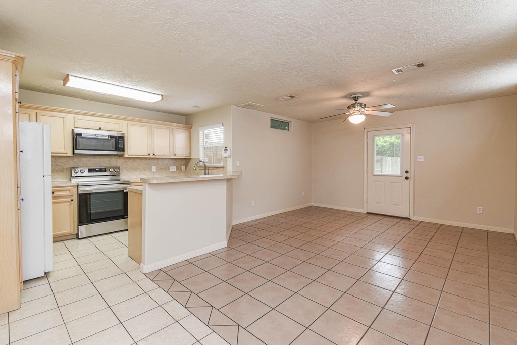 213 Foster Street - Photo 1