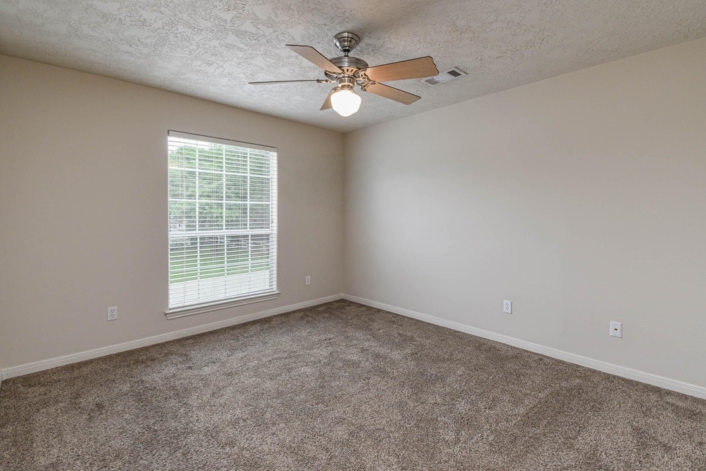 213 Foster Street - Photo 18