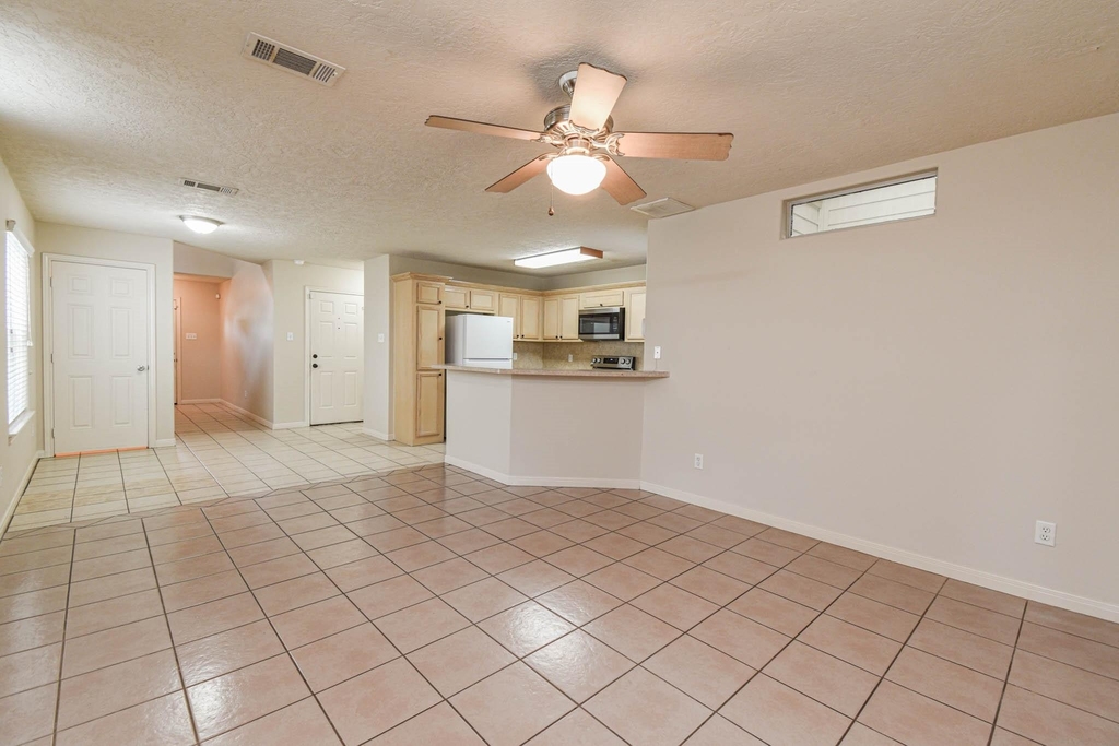 213 Foster Street - Photo 2