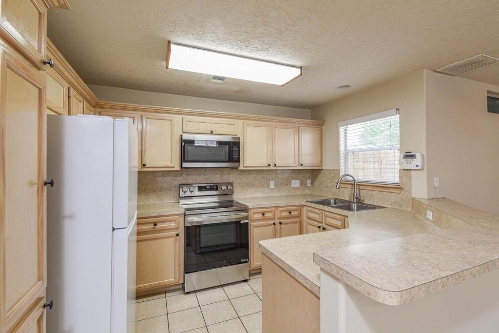 213 Foster Street - Photo 5