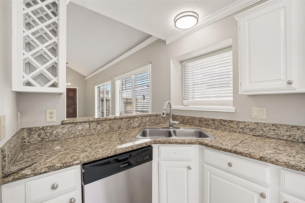 12403 Meadow Ridge Dr - Photo 15
