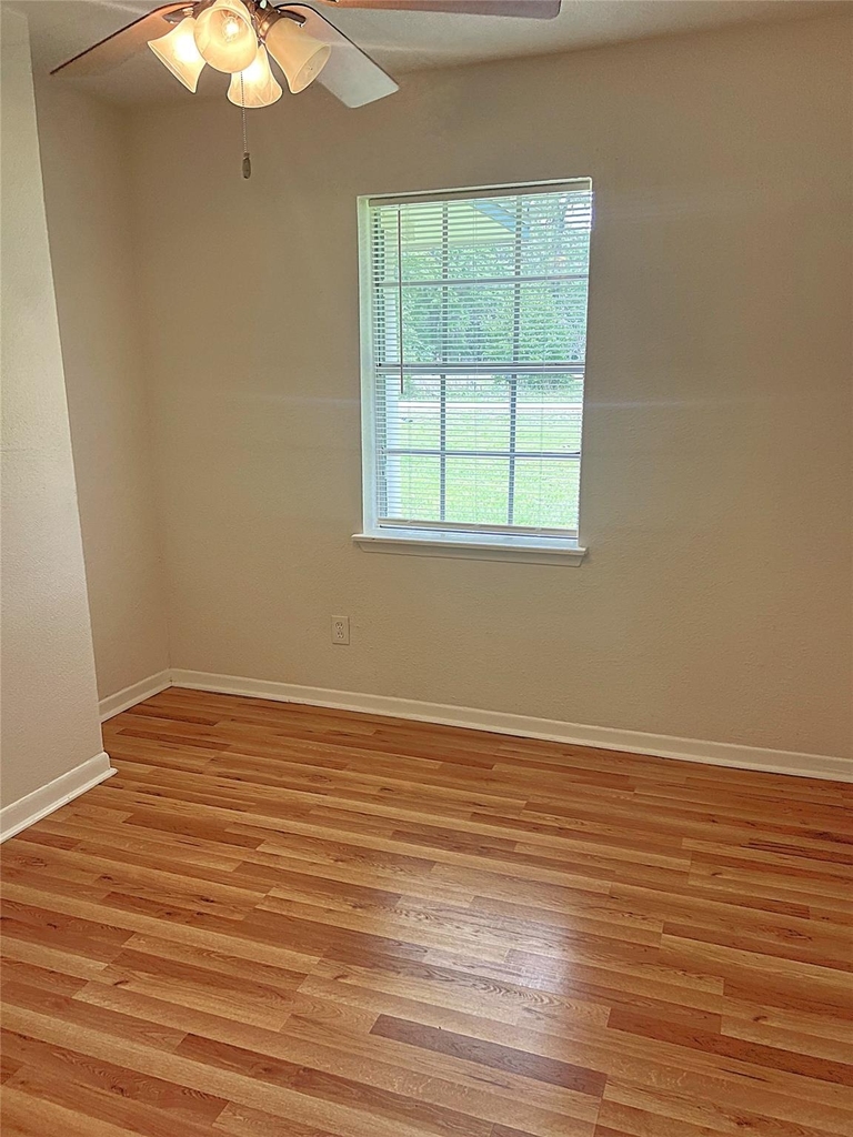 560 Beverly Drive - Photo 11
