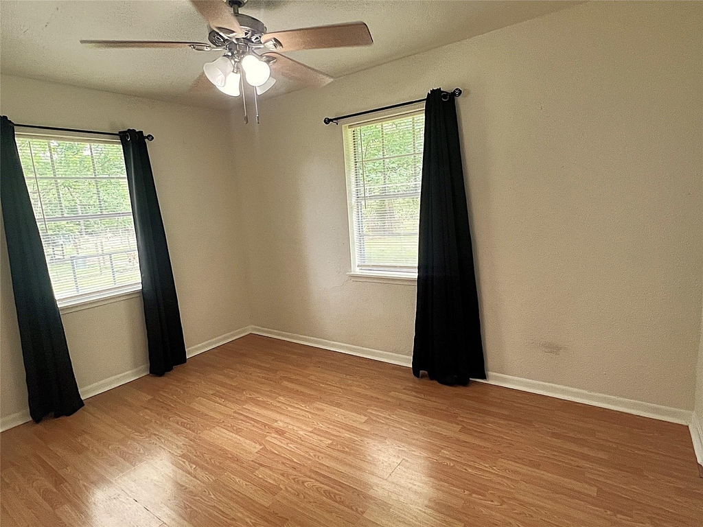 560 Beverly Drive - Photo 13
