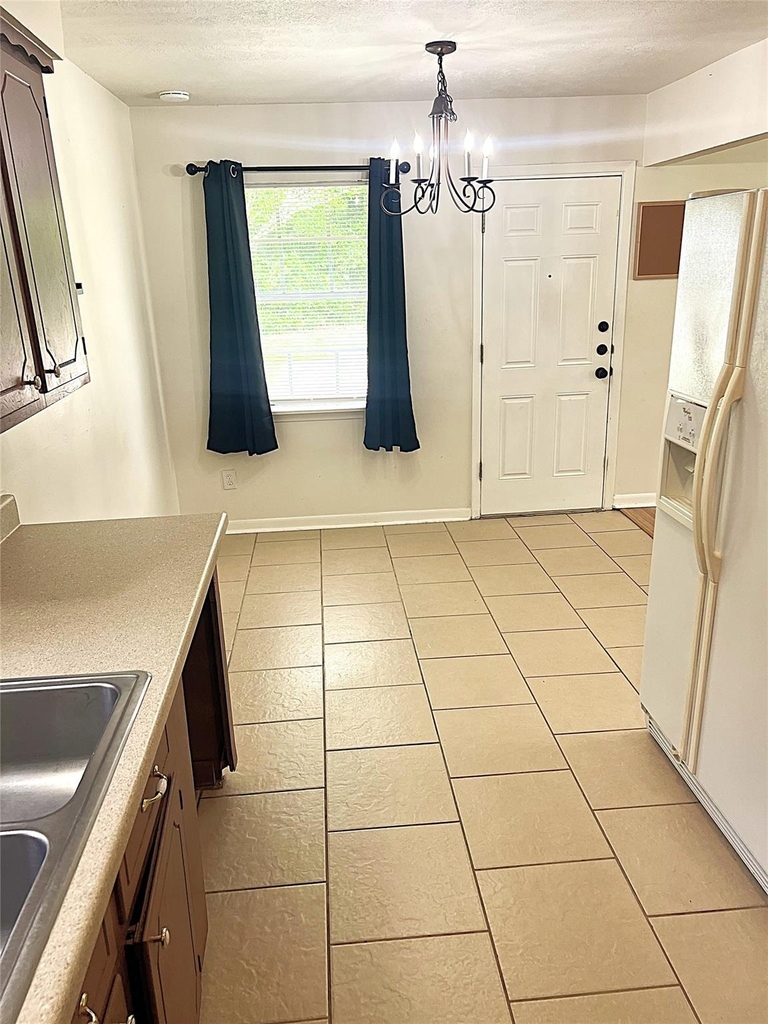 560 Beverly Drive - Photo 7