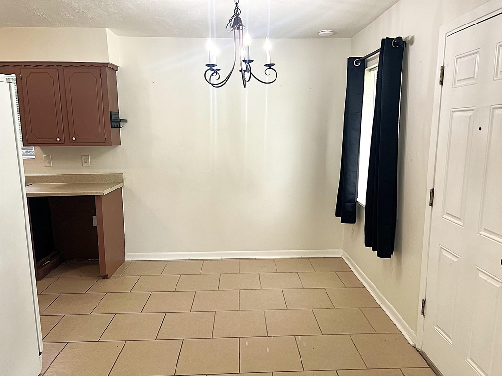 560 Beverly Drive - Photo 5