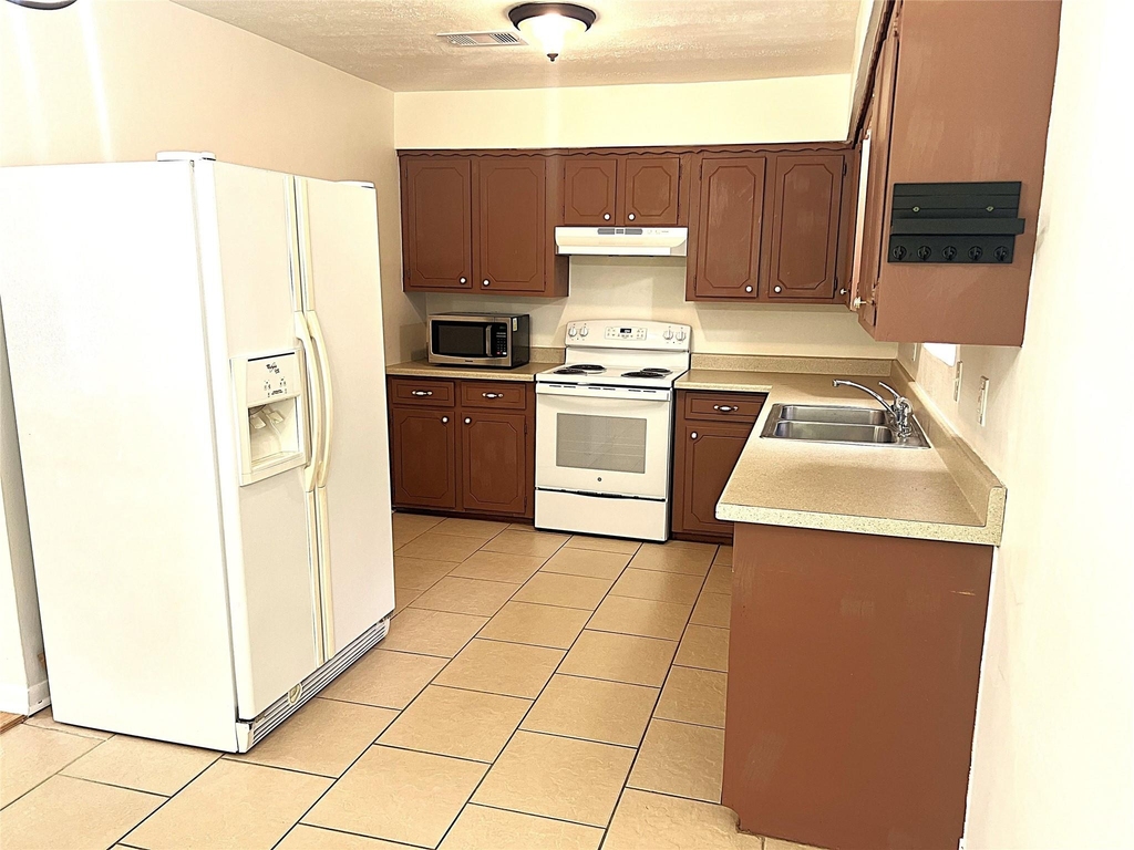 560 Beverly Drive - Photo 6