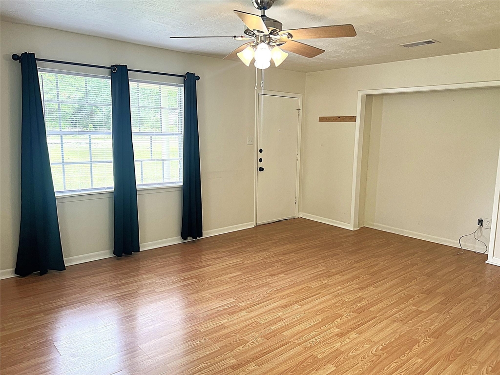 560 Beverly Drive - Photo 4