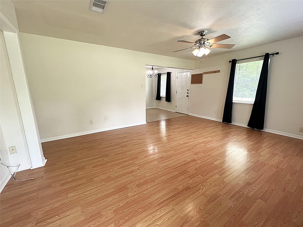 560 Beverly Drive - Photo 2