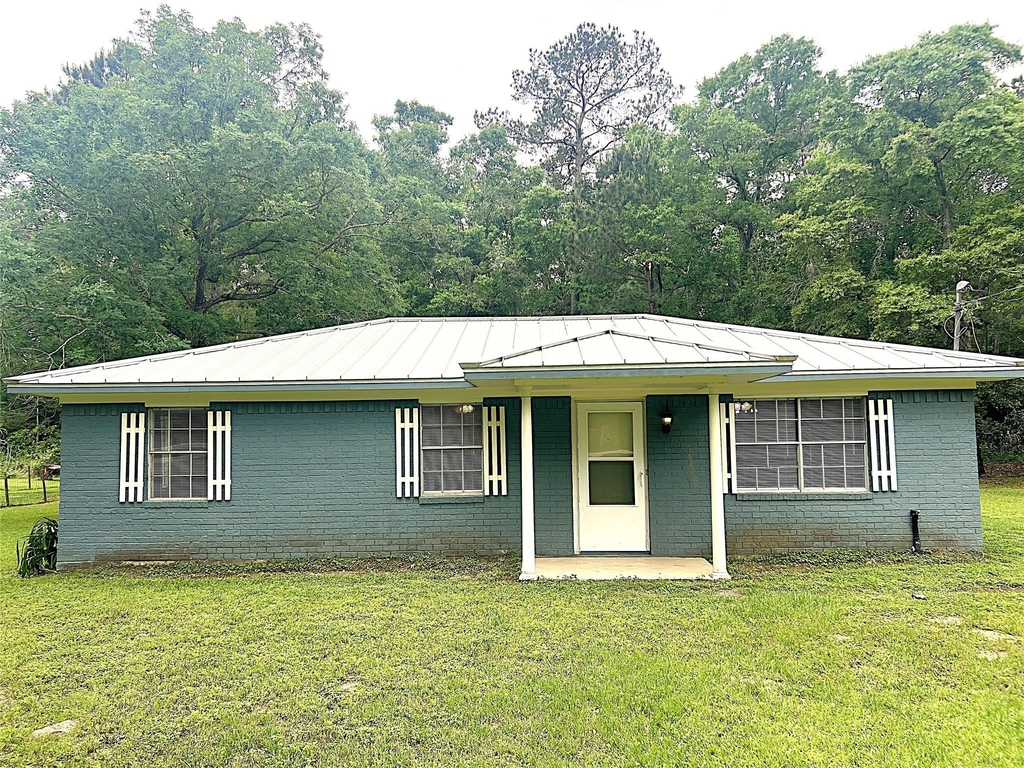 560 Beverly Drive - Photo 1