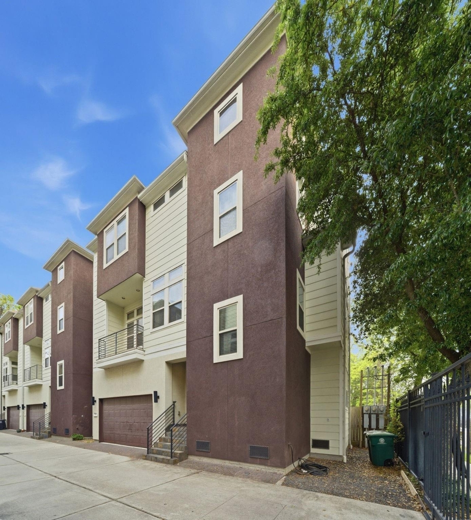 1113 W 18th Street - Photo 1