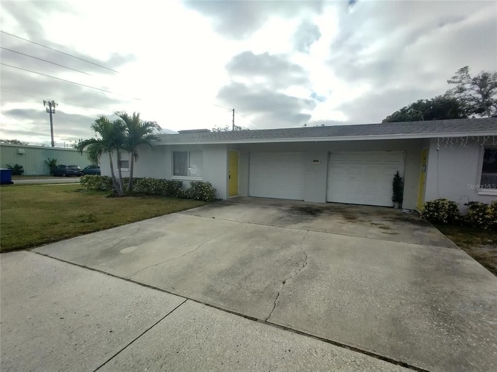 1388 Robin Hood Lane - Photo 0