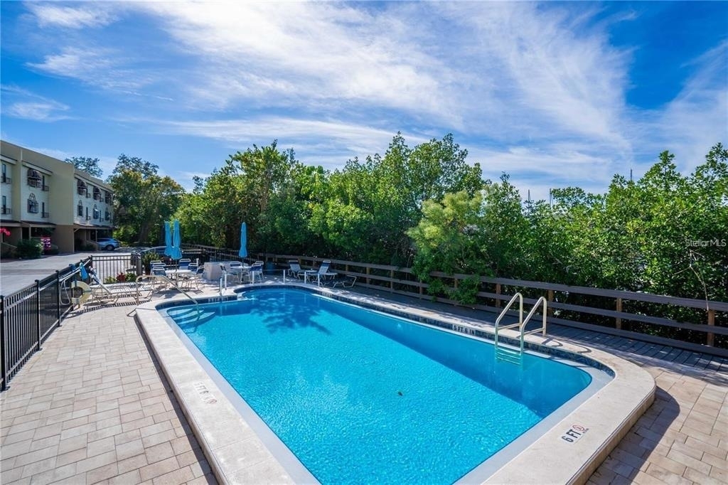 1750 Harbor Place S - Photo 2