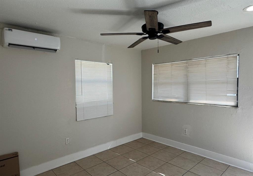 10022 N Lantana Avenue - Photo 2