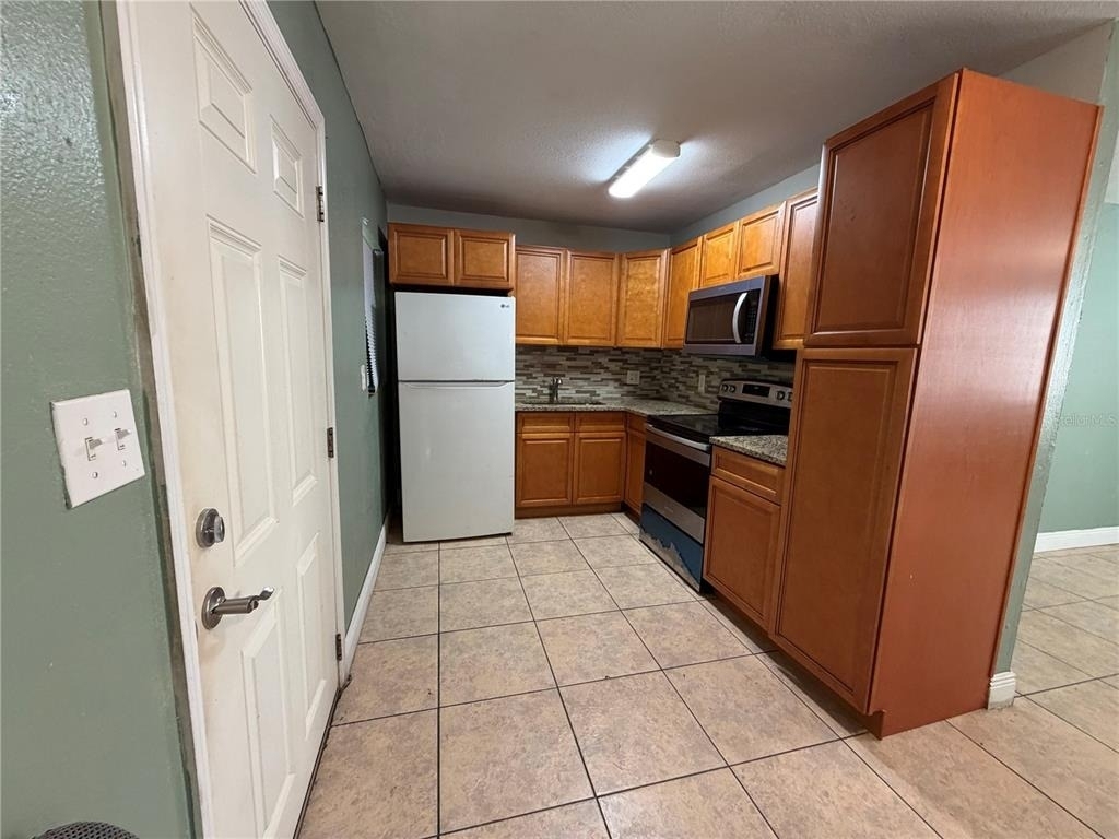 1205 Avenue I - Photo 3