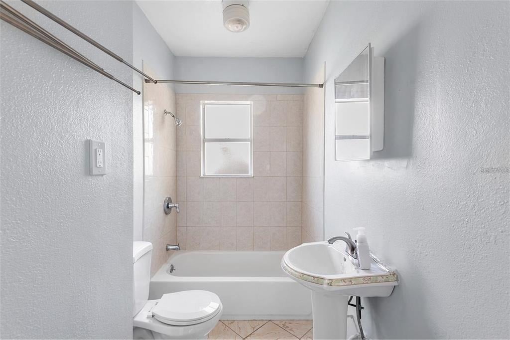 811 W Amelia Avenue - Photo 6