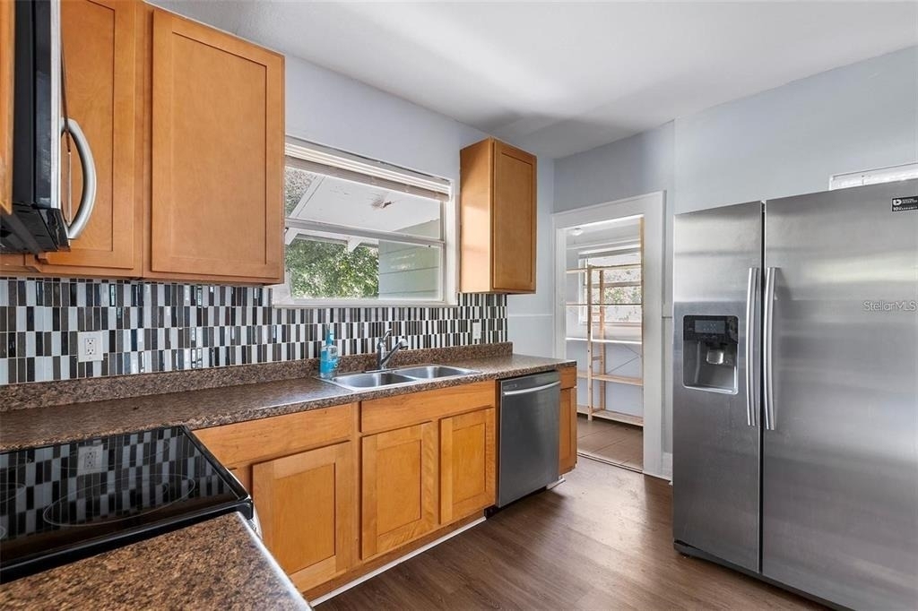 811 W Amelia Avenue - Photo 4