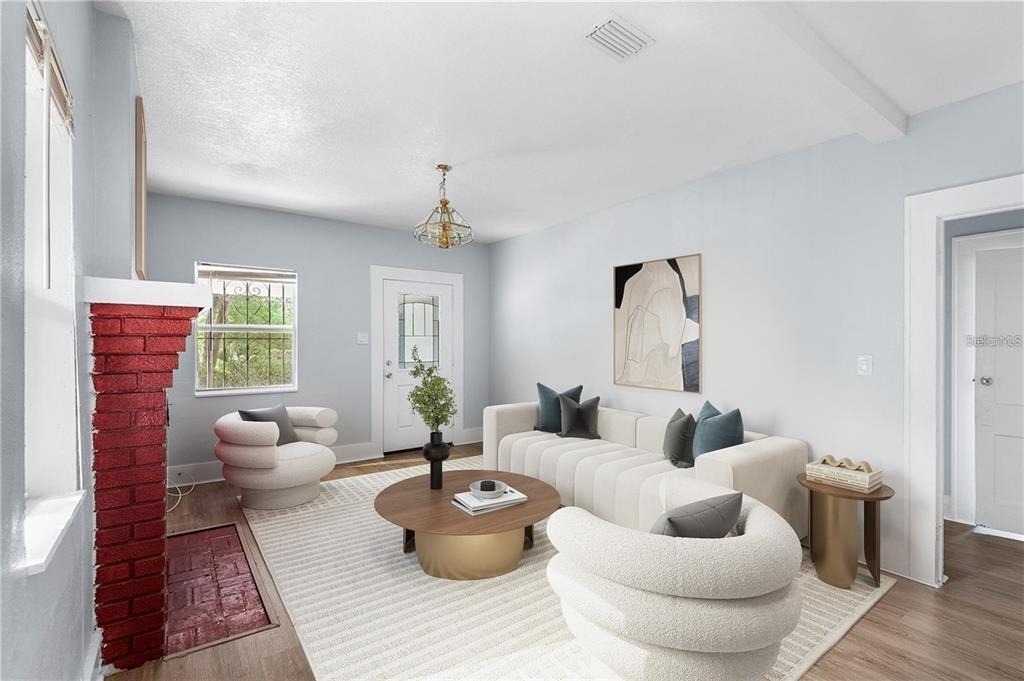 811 W Amelia Avenue - Photo 1