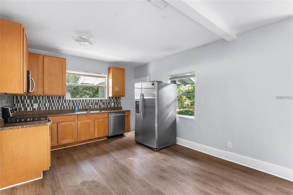 811 W Amelia Avenue - Photo 3