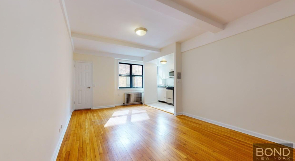 West 101st   Street - Photo 4