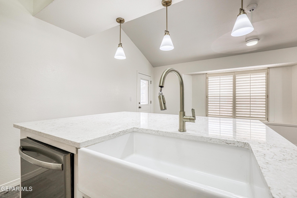 5733 Saplinas Road - Photo 16