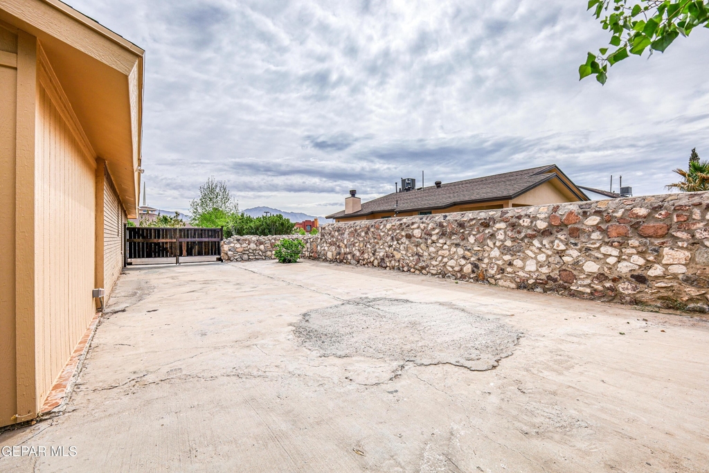 5733 Saplinas Road - Photo 52