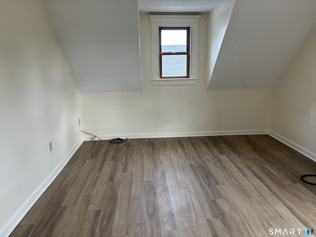 1310 Stanley Street - Photo 9