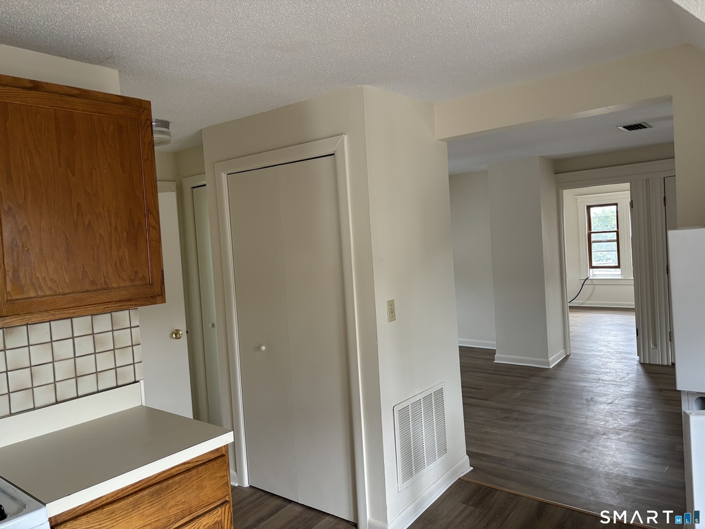 1310 Stanley Street - Photo 6