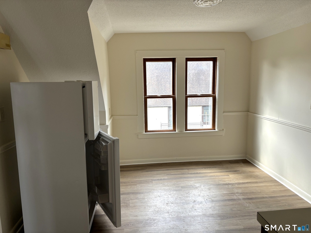 1310 Stanley Street - Photo 4