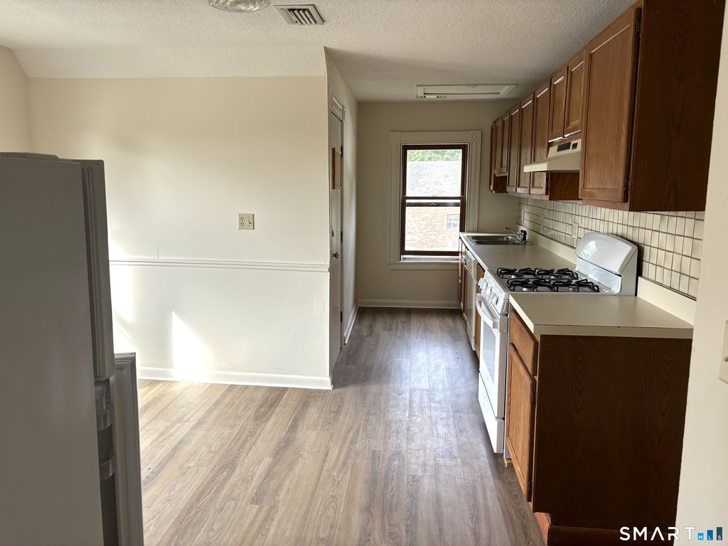 1310 Stanley Street - Photo 5