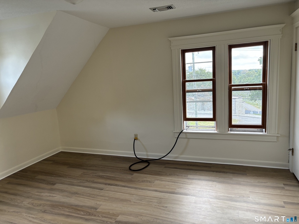 1310 Stanley Street - Photo 8