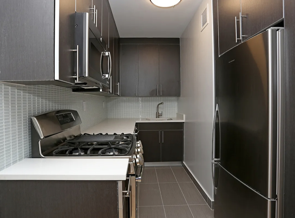W 53rd Street - Photo 2