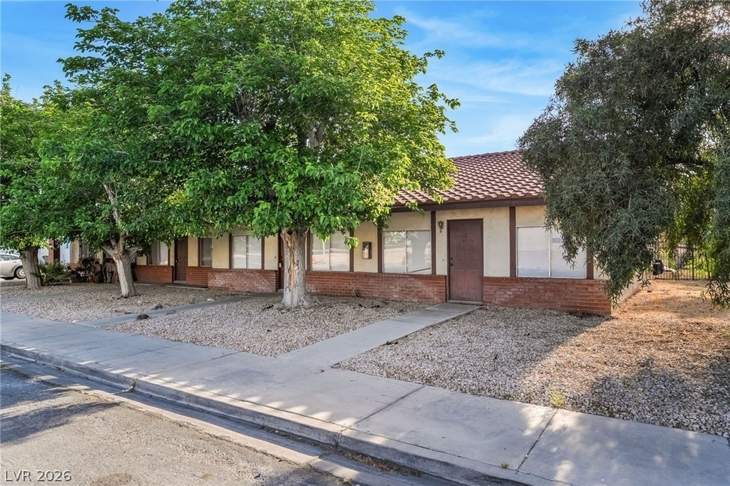 1611 E Harmon Avenue - Photo 1
