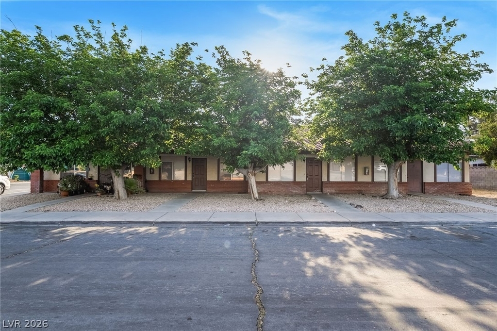 1611 E Harmon Avenue - Photo 0