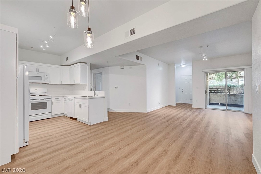 2291 W Horizon Ridge Parkway - Photo 10