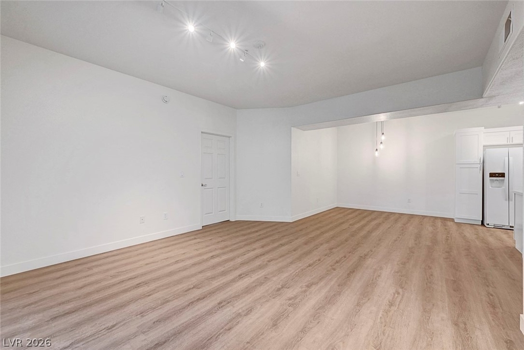 2291 W Horizon Ridge Parkway - Photo 4