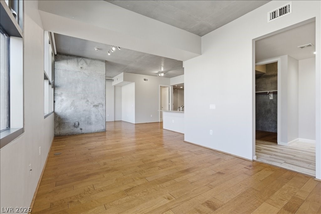 353 E Bonneville Avenue - Photo 9