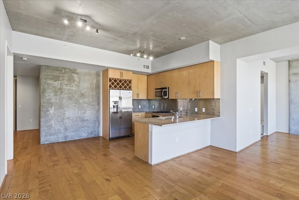 353 E Bonneville Avenue - Photo 3