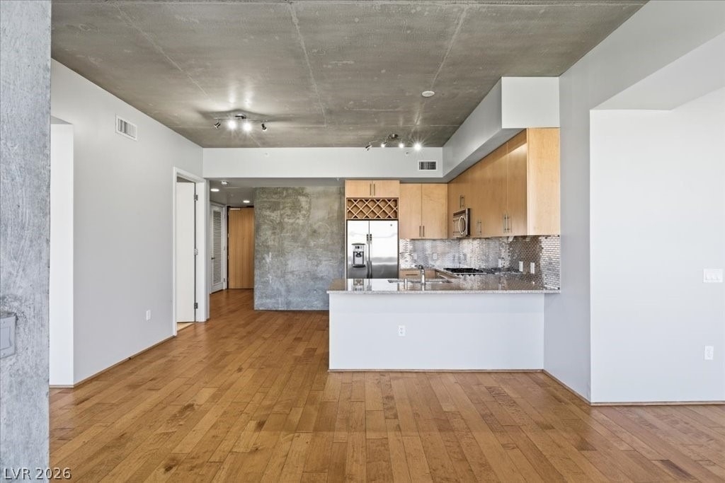 353 E Bonneville Avenue - Photo 4
